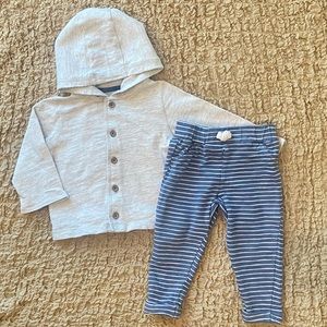 Carter’s Size 12M Baby Boy Hooded Sweater & Pants